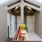 Extra Spacious Modern Hub Center Nice