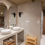 Extra Spacious Modern Hub Center Nice
