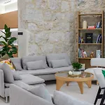 Extra Spacious Modern Hub Center Apartment Nice