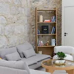 Extra Spacious Modern Hub Center Apartment *