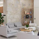 Extra Spacious Modern Hub Center Apartment Nice