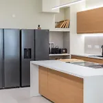 Extra Spacious Modern Hub Center Nice