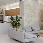 Extra Spacious Modern Hub Center * Nice