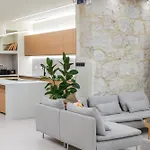 Extra Spacious Modern Hub Center Apartment