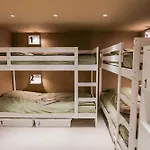 Extra Spacious Modern Hub Center Nice