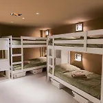 Extra Spacious Modern Hub Center Nice