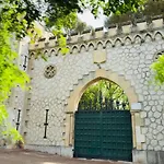 Rooftop Villa, City Center, Beach Access