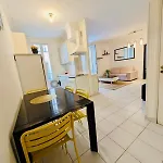 Apartment 2 Pieces En Etage Au Centre-ville De