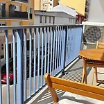 Appartement Confortable Avec Balcon - Proche Gare Riquier Sncf