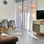 Appartement Confortable Avec Balcon - Proche Gare Riquier Sncf