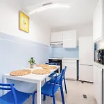 Renting - 6c France - Chic Pedestrian Zone Sea Massena Apartment *
