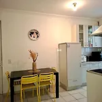 2 Pieces En Etage Au Centre-Ville De Nice