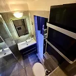 Beautiful 2 Piece Center * Nice