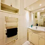 Apartment 2 Pieces En Etage Au Centre-ville De *