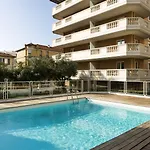 Aparthotel Adagio Access Magnan 2*