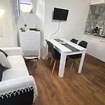T2 Coconing, Wifi, Internet, Clim, 300m Apartment *