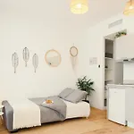 Modern With Ac Near Old & * Nice