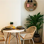 Modern With Ac Near Old & Apartment *