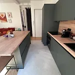 2 Pieces Avec Balcon Au Port De Nice