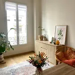 2 Pieces Avec Balcon Au Port De Nice