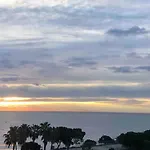 Studio Avec Vue Imprenable Sur La Mer A Nice