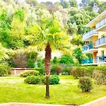Peaceful Apartment In Nice With Terrace, Parking