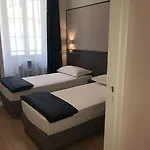 Boutique Neptune 2* Nice