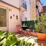 Nestor&Jeeves - Urban Sun - Central - Close Sea