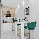 2 - Centre - Terrace - Wi-fi - Air Conditioning Apartment *