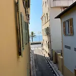 Petit Palmier Promenade Studio