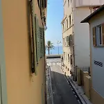 Petit Palmier Promenade Studio