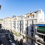 L10 Staywizus - Suite Clemenceau Central, Next Train Station