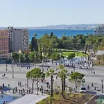 ⁂ Petit nid design au centre de Nice