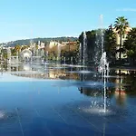 ⁂ Petit nid design au centre de Nice
