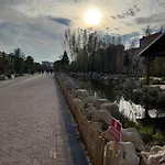 Beau Avec Belle Terrasse Au Centre De