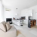 Pretty 1 Bdr By The Sea