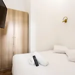 Wehost D4 - La Chic Cour 2 People Near Sea