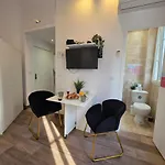 Cozy Studio, Balcony & Ac, Heart Of Apartment *
