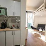 Cozy Studio, Balcony & Ac, Heart Of Apartment *