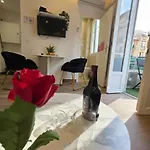 Cozy Studio, Balcony & Ac, Heart Of