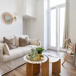 Wehost D4 - La Chic Cour 2 People Near Sea