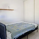 F2 A 50 M De La Apartment