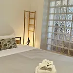 Riviera: Seaside Elegance On Promenade Des Apartment Nice