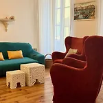 Riviera: Spacious Old Town Near Apartment