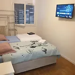 Bed & Breakfast Seaside Tram Haven: Budget-friendly With Kitchen And Views *