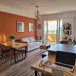 2p Cosy Avec Terrasse, Vue & Plages A Pied Nice