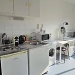 Lx144 Bright & Refined Studio Wifi Mobility Lease