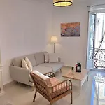 Spacious Apartment With Balcony - Nice Center