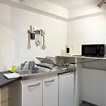A 100 M De La Avec Stationnement Gratuit Apartment Nice