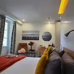 Le Petit Trianon Et Le Charme Des Suites